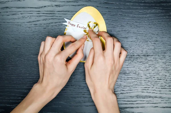 Cómo Hacer Una Tarjeta Felicitación Huevos Papel Para Saludos Pascua — Foto de Stock