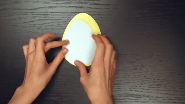 Passo 7. Vídeo tutorial DIY Ovo de Páscoa feito de papel para o feriado de Páscoa. — Vídeo de Stock