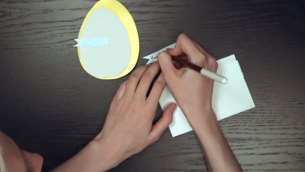 Paso 8. Video tutorial DIY Huevo de Pascua hecho de papel para las vacaciones de Pascua. — Vídeos de Stock
