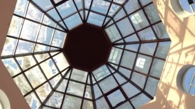 Soyut bir teknolojik figür. Kamera Döndürme,