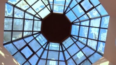 Soyut bir teknolojik figür. Kamera Döndürme,