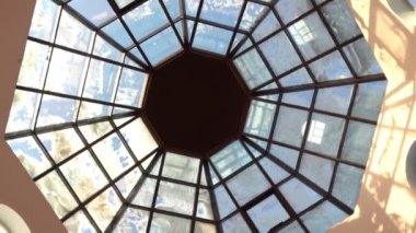 Soyut bir teknolojik figür. Kamera Döndürme,