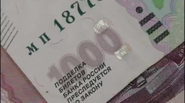 Dolar ve Rus rublesi nakit akışı durdurur. Amerikan ve Rus parası.