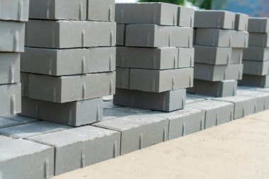 Yaz aylarında yeni asfalt döşemeler. Döşeme döşemeleri