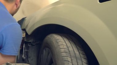 Kanadı beyaz zeminde yenisiyle değiştirip boşluklara göre dener..