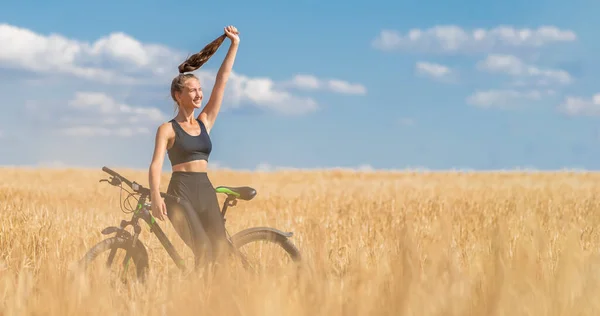 Smiling Young Woman Sporty Black Leggings Top Has Lifted Her — Stok Foto