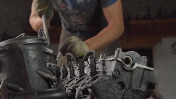 Internal combustion engine, diesel fuel, close-up. He's covered in black oil. — Stock Video