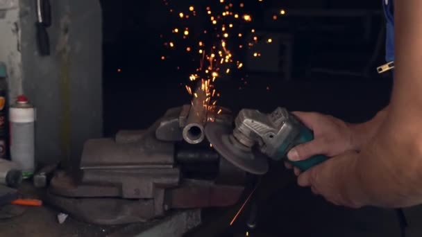 Man works with a circular saw. Sparks fly from the hot metal. — Stock Video