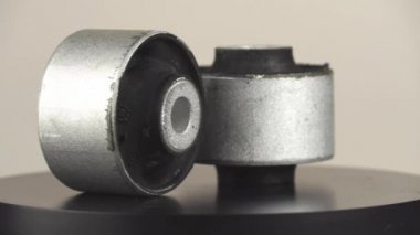 sessiz bloklar turntable üzerinde beyaz bir arkaplan üzerinde döner.