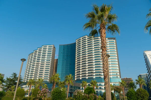 Hoteles Varios Pisos Largo Primera Costa Una Soleada Noche Verano — Foto de Stock