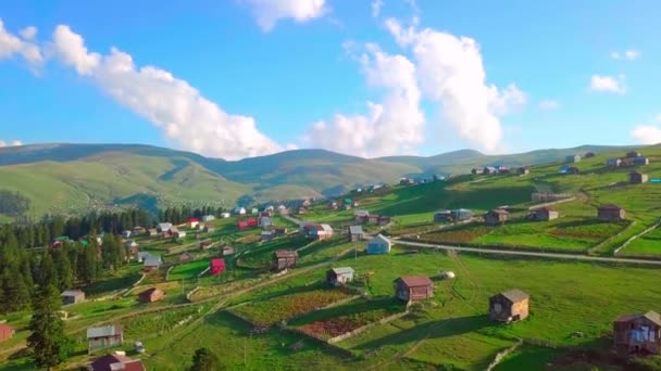 Belle vue aérienne du village de montagne de Beshumi en Géorgie, — Video