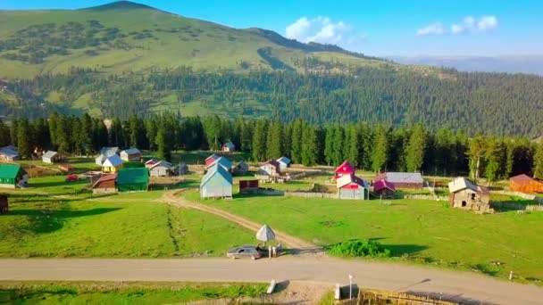 Όμορφη θέα του ορεινού χωριού Μπεσούμι στη Γεωργία, — Αρχείο Βίντεο