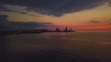 Gürcistan 'ın Batumi kentinin kuşbakışı görüntüsü Karadeniz' i aşıyor..