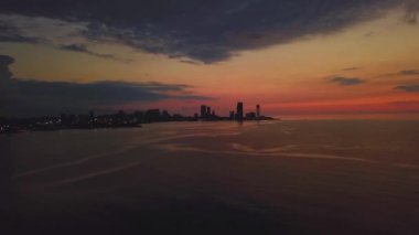 Gürcistan 'ın Batumi kentinin kuşbakışı görüntüsü Karadeniz' i aşıyor..