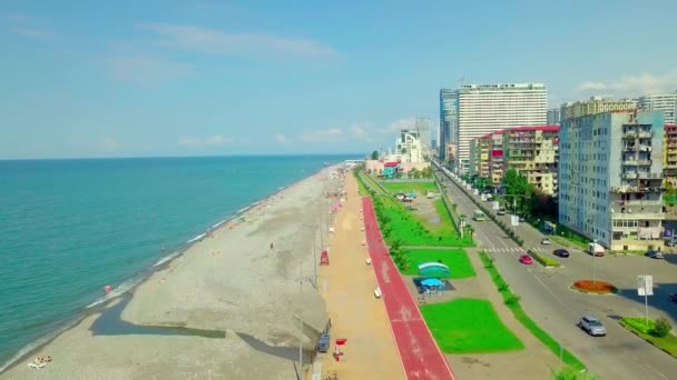 Gürcistan, Adjara 'da Batumi' nin ilk kıyı şeridi ve toprak seti insansız hava aracı manzarası — Stok video