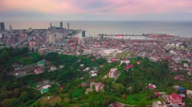 Gürcü Adjara 'nın Batumi tatil beldesinde yüksek bir yerden çekim.