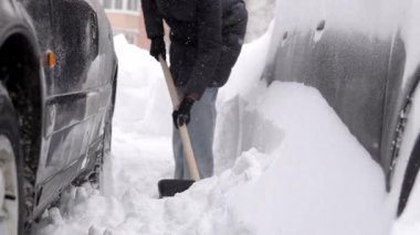 Sıkıştırılmış karı kaldırmak için yoğun çalışma, araçlarla dar alanlardan yoğun karı kaldırmak için özel çalışma, araçlar için kısıtlı alanlarda yoğun kar kaldırma
