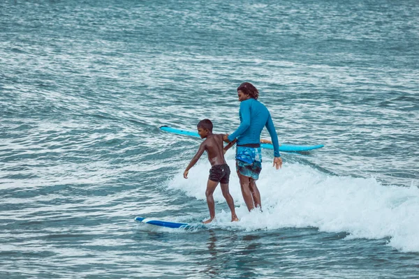 Arugam Bay Sri Lanka 2019 Young Srilankan Kid Another Man — 图库照片