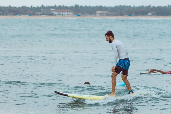 Arugam Bay Sri Lanka 2019 Blanken Trainen Surfer Worden Arugambay — Stockfoto