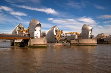 Londra, Birleşik Krallık - 23 Haziran 2018: Woolwich 'teki Thames Bariyeri' nin iki rıhtımı
