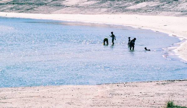 People bathe in the Gulf — Stock Photo, Image