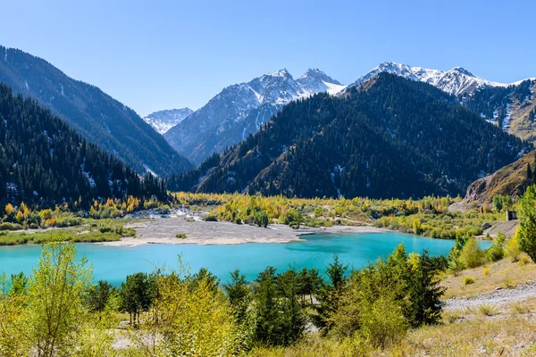 Lago alpino Issyk — Foto de Stock