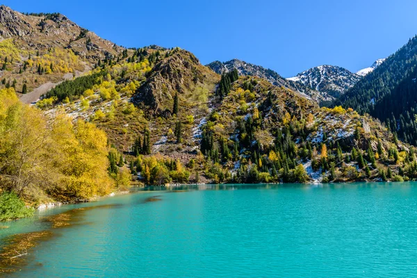 Lago alpino Issyk — Fotografia de Stock