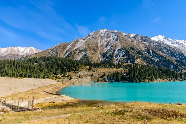 Grande lago almaty — Fotografia de Stock