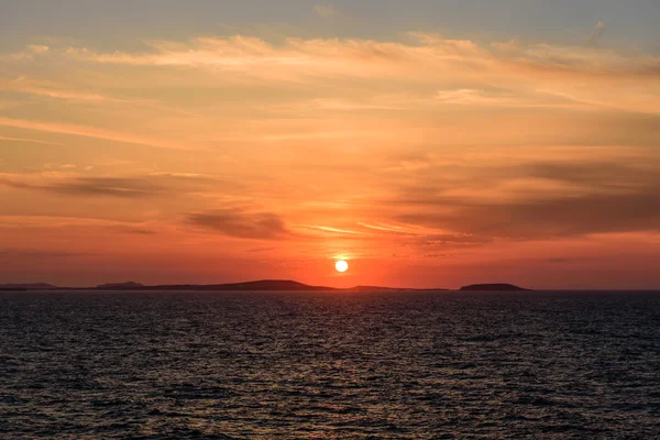 Schöner Sonnenuntergang am Meer — Stockfoto