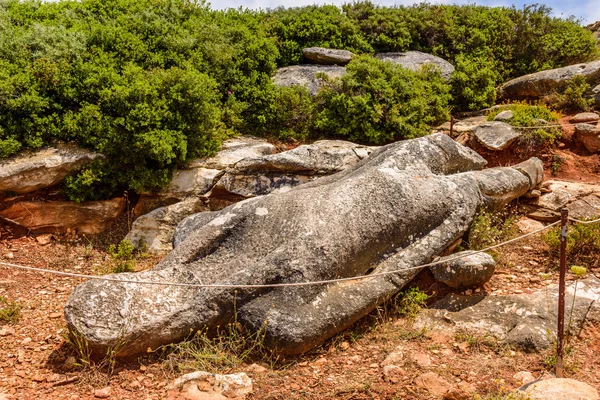 Mermer Kouros Yunan heykeli vardır