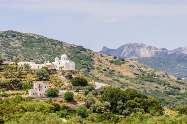 Rum Kilisesi pitoresk dağlarda