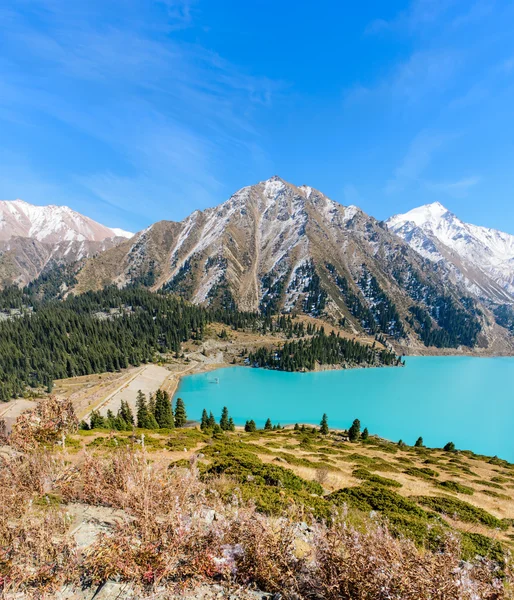 Grande lago almaty — Fotografia de Stock