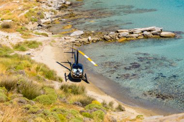 Sahilde küçük özel helikopter