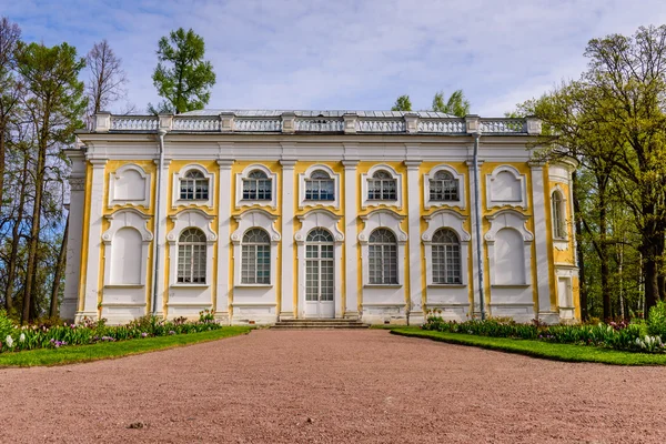 Ensemblet Palace and Park of Oranienbaum – stockfoto