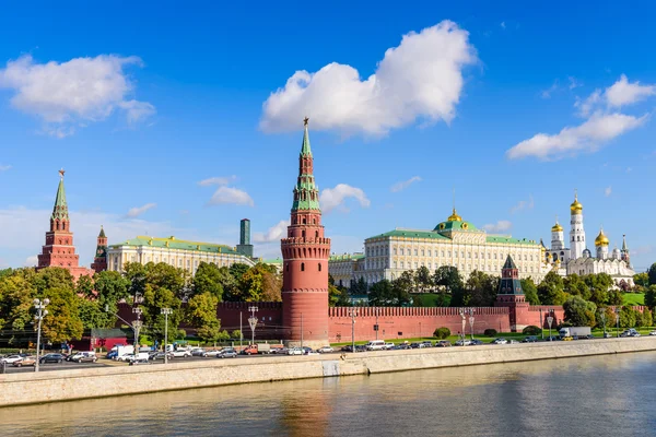 Moskiewski Kreml i Kreml quay — Zdjęcie stockowe