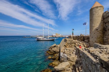 Sur duvarları ve liman, Rodos'un şehir