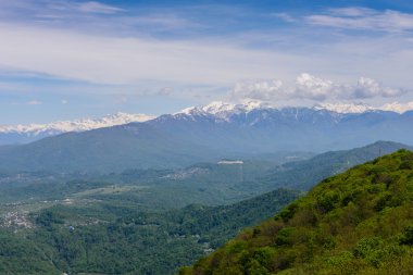 Kafkas Dağları kar ile kaplı