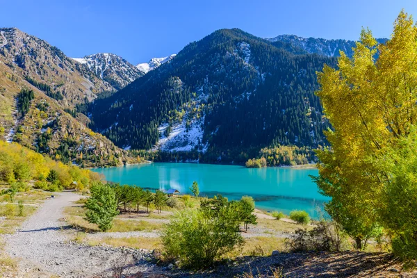 Lago alpino Issyk — Fotografia de Stock