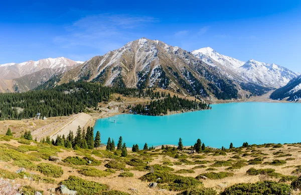 Grande lago almaty — Fotografia de Stock