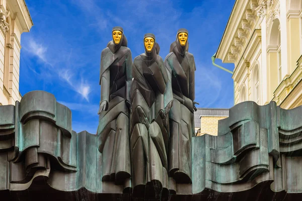 Estátuas do Teatro Nacional de Drama da Lituânia em Vilnius — Fotografia de Stock