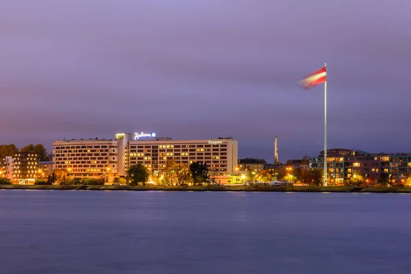 Riga Lettland Oktober 2019 Wunderschönes Nächtliches Stadtbild Von Riga Mit — Stockfoto