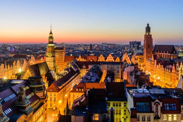 Sightseeing Polen Stadtbild Von Wroclaw Schöne Luftaufnahme Der Nacht lizenzfreie Stockbilder