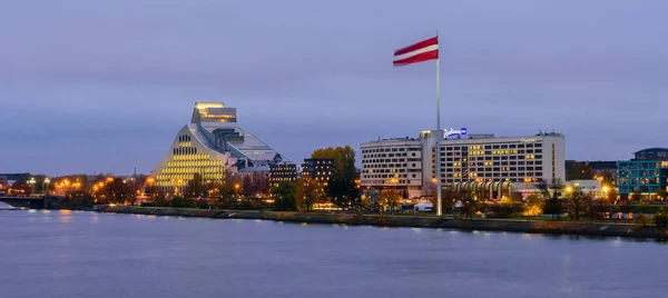 Riga Letonia Octubre 2019 Hermoso Paisaje Urbano Nocturno Riga Con — Foto de Stock