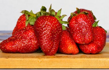 Olgun büyük çilek