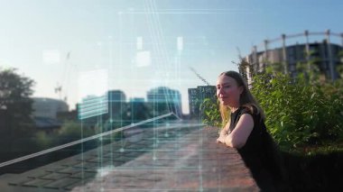 Yaratıcı teknoloji çağındaki iş kadını. Yüksek kalite 4k görüntü