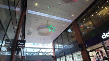 Londra 14 10 2025: Wembley Stadyumu yakınlarındaki Outlet yarı açık hava alışveriş merkezi