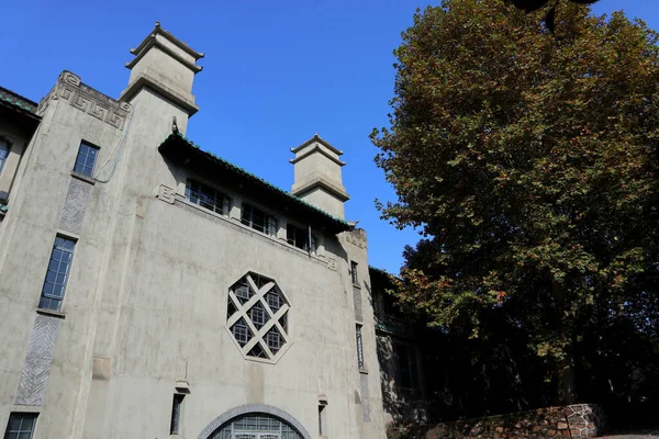 Mooie Gebouwen Onder Blauwe Hemel — Stockfoto