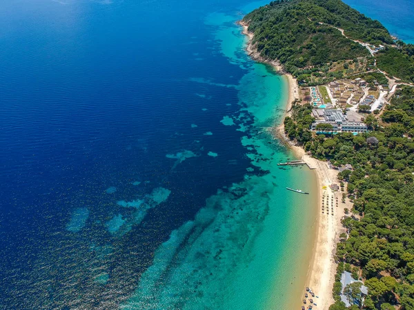 Skiathos島 Sporades Magnesia GreeceのKoukounariesビーチの空中ビュー — ストック写真