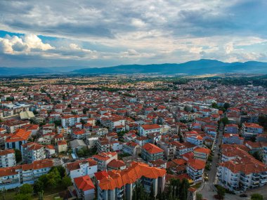 Kozani kenti, Makedonya ve Yunanistan 'da hava panoramik manzarası.
