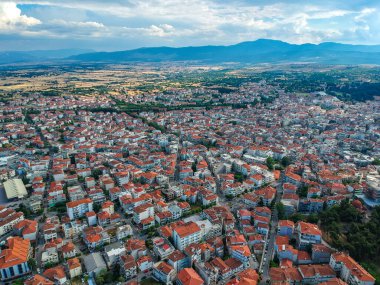 Kozani kenti, Makedonya ve Yunanistan 'da hava panoramik manzarası.